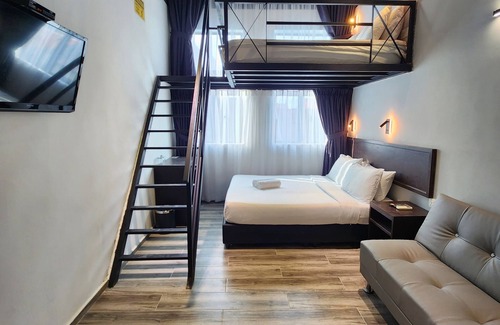 Historic George Town Hotel | Georgetown Inn by Sky Hive