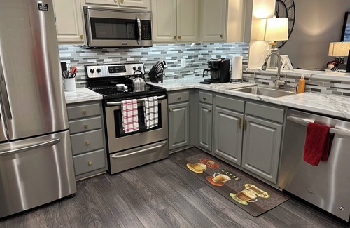 Athens Casa | Georgia Dawg House! Game weekend, business travel, this condo has it all!
