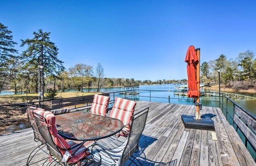 Hartwell Casa | Georgia Getaway with 2-Story Dock By Lake Hartwell