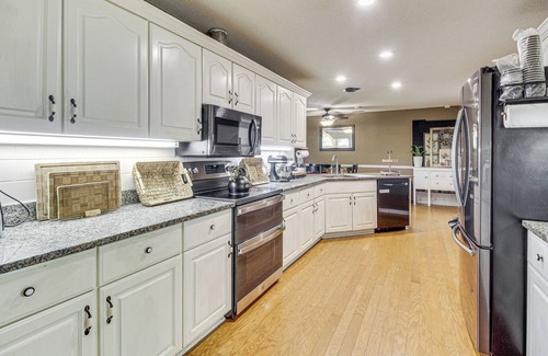 Dover Casa | Statesboro Home w/ Lake + Pool ~ 10 Mi to GSU