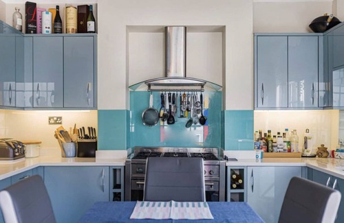 St Albans Casa | Georgian 4 bed historic house,100m City Centre w/ garden & free private parking