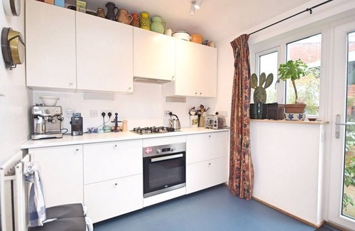 Newtown Casa | Georgian House to let in Newtown, Powys. Mid Wales. Accommodation for 4 persons.