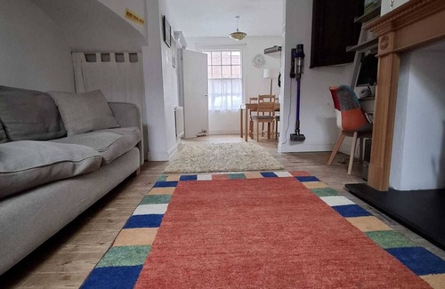 Newtown Casa | Georgian House to let in Newtown, Powys. Mid Wales. Accommodation for 4 persons.