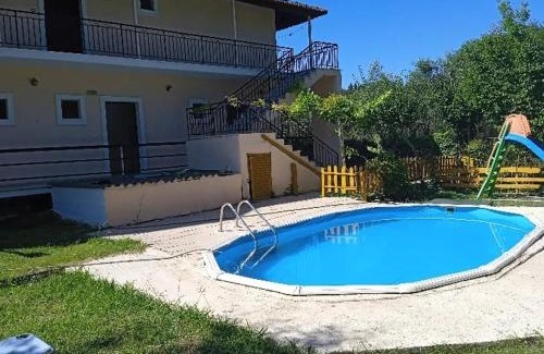 Messonghi Apartamento | Georgina Family Apartments