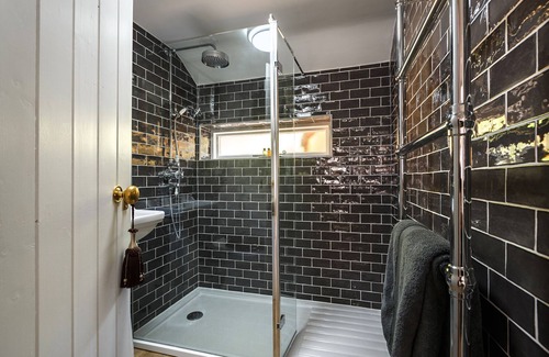 Lavenham Cabaña | Rural-Lujoso-Baño privado con bañera-Vista al Jardín-Georgina