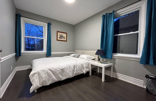 Sutton Cabaña | Georgina Waterfront Cottage w/ game room