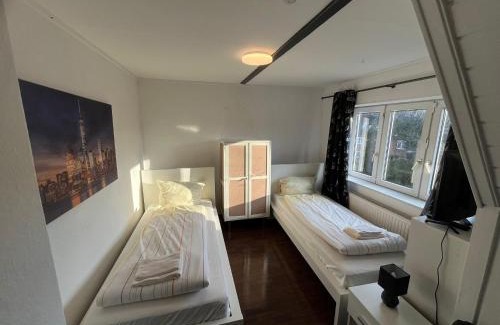 Kiel Apartamento | Geräumige 2-Zimmer Monteurunterkunft mit Garten und überdachter Terrasse