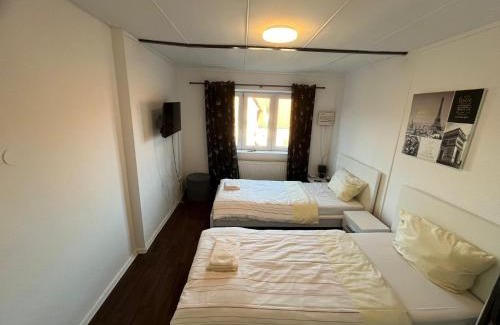 Kiel Apartamento | Geräumige 2-Zimmer Monteurunterkunft mit Garten und überdachter Terrasse