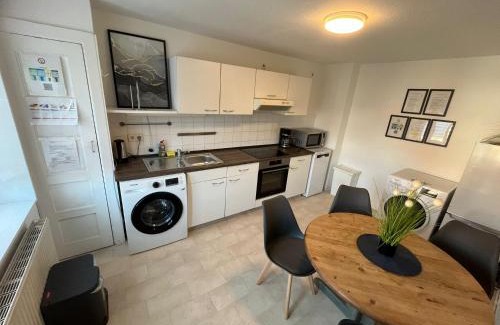 Kiel Apartamento | Geräumige 2-Zimmer Monteurunterkunft mit Garten und überdachter Terrasse