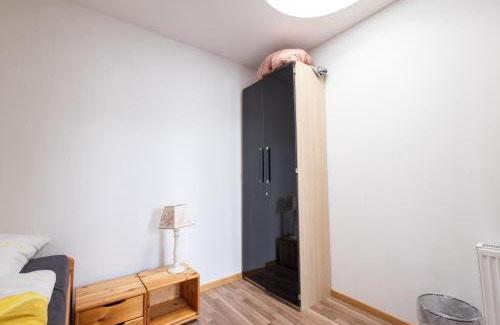 Tiefenbroich Apartamento | Geräumige Monteurwohnung in Ratingen mit WLAN und Parkplatz