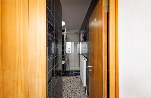 Tiefenbroich Apartamento | Geräumige Monteurwohnung in Ratingen mit WLAN und Parkplatz