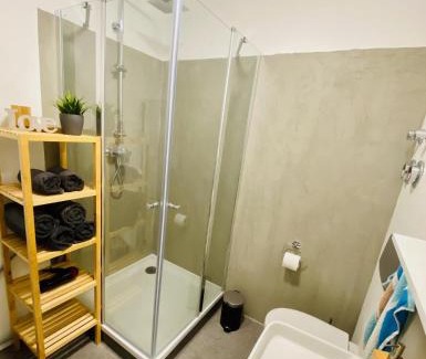 Magdeburg Apartamento | Geräumiges 2R City-Apartment Uninähe mit TV Streaming, Terrasse