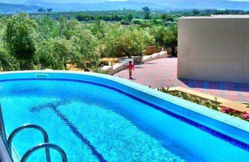 Nopigia Casa | Geräumiges Ferienhaus In Mithimna Mit Eigenem Pool