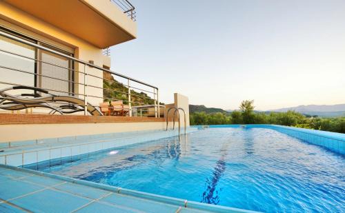 Nopigia Casa | Geräumiges Ferienhaus In Mithimna Mit Eigenem Pool