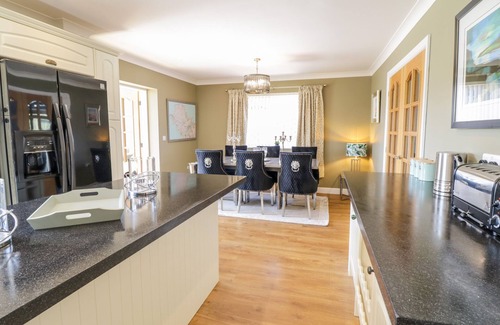 Cemaes Bay Cabaña | GER Y MOR, pet friendly, country holiday cottage in Cemaes Bay