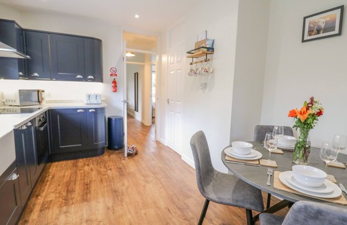 St Harmon Cabaña | GER YR AFON COTTAGE, family friendly, with hot tub in Rhayader