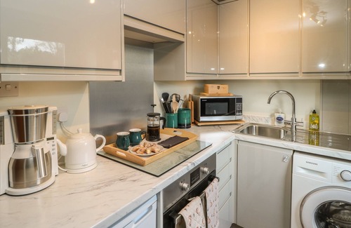 Hepworth Cabaña | GERALDENE, romantic, character holiday cottage in Holmfirth
