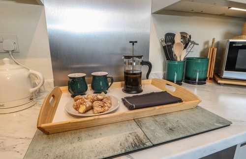 Hepworth Cabaña | GERALDENE, romantic, character holiday cottage in Holmfirth