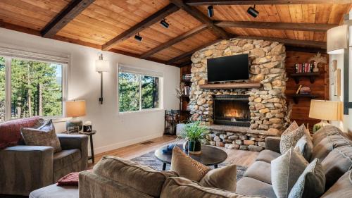 Incline Village Casa | Geraldine Drive by AvantStay Hot Tub Views Walk to Trails Game Room