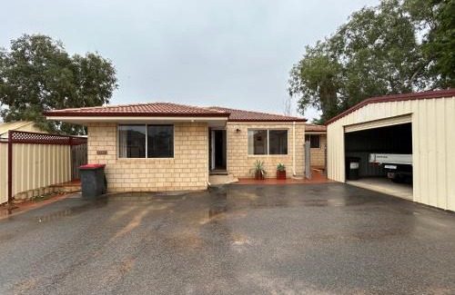 Wonthella Casa | Geraldton Luxury Vacation Home with free Streaming