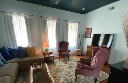 Germantown Apartamento | Germantown 3 Bedroom Apt Walk To Bars Flea Market