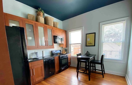 Germantown Apartamento | Germantown 3 Bedroom Apt Walk To Bars Flea Market