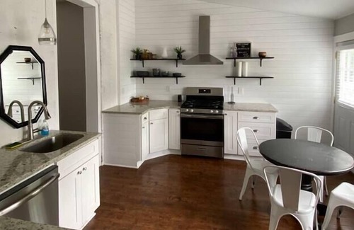 Germantown Casa | Germantown Gem - 3BR/2BA - 934