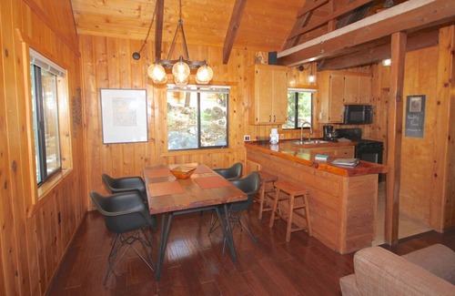 Idyllwild Cabina | Obtenga una sensación de paz y tranquilidad en Naughty Pines / ¡Lea nuestras reseñas!
