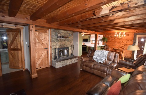 Taylorstown Cabina | Get Away Cabin in Claysville ~ Covered deck~ Watch the Sunrise & Sunset~