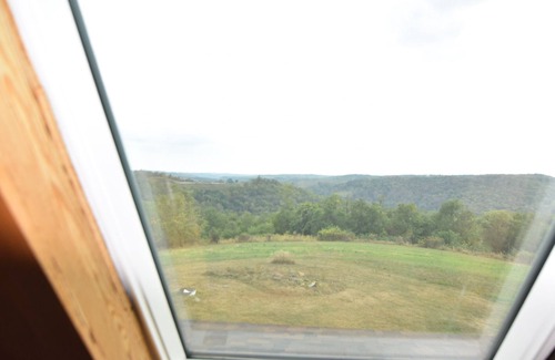 Taylorstown Cabina | Get Away Cabin in Claysville ~ Covered deck~ Watch the Sunrise & Sunset~