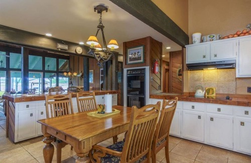 Lindale Casa | Get away from it all! Fish, Shop in Canton, Golf, Tx Rose Horse Ranch or Relax!