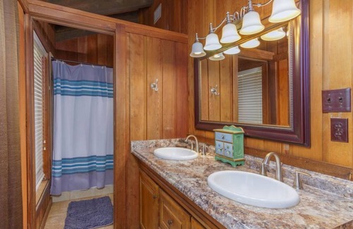 Lindale Casa | Get away from it all! Fish, Shop in Canton, Golf, Tx Rose Horse Ranch or Relax!