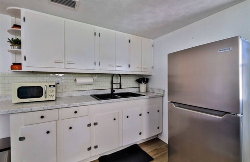 Wallaces New Smyrna Apartamento | Get away from it all at the Beach Hideaway