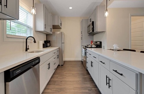 Clarksville Apartamento | Get comfortable and enjoy 2 bedroom with 2.5 bathroom at this spacious unit
