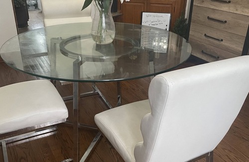 Milwaukee Casa | Get Cozy And Stay Awhile -central location