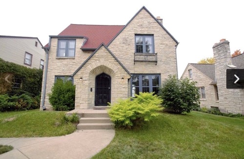 Milwaukee Casa | Get Cozy And Stay Awhile -central location