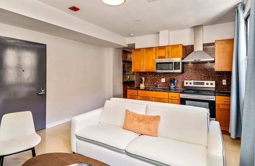 Chinatown Apartamento | Get Into Travel in Style in This 2BD Apartment