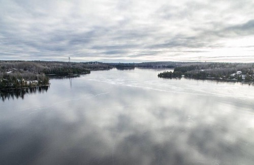 Mauricie Chalet De Esquí | Get lost in Grandes-Piles Cozy modern chalet View on St-Maurice River