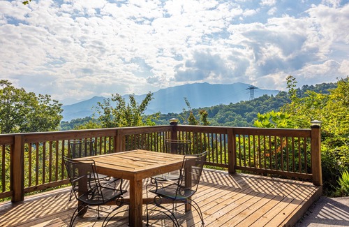 Chalet Village Cabaña | Get Ober Excited For Mountain Snow