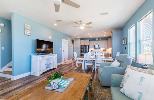 Alabama Gulf Coast Casa | Get “Out of Office” and into this bayfront beauty! Private pier for Fishing.