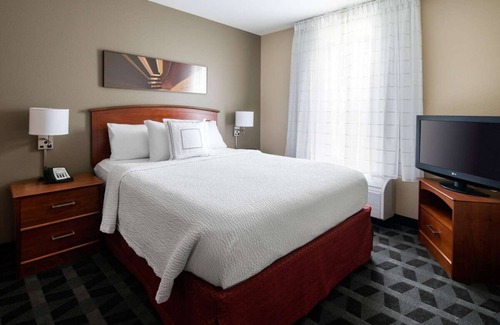 Renton Complejo | Get Ready for a Blissful Getaway! Near Gene Coulon Memorial Beach Park