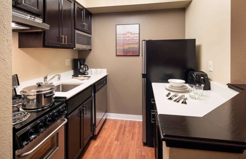 Renton Complejo | Get Ready for a Blissful Getaway! Near Gene Coulon Memorial Beach Park
