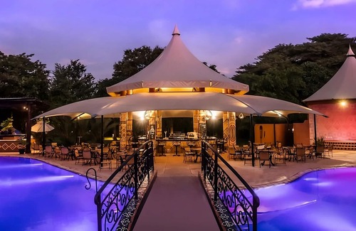 Livingstone Apartamento | Get Ready for Blissful Getaway! Four Spacious Units, Pool, Spa, Free Parking!