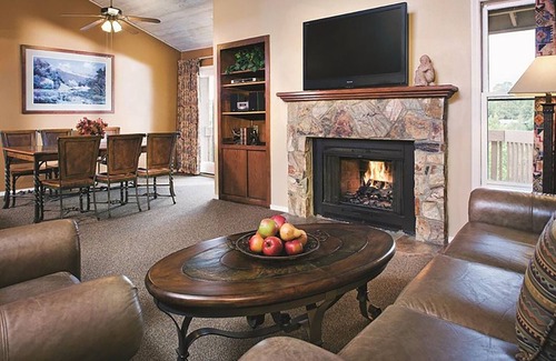 Flagstaff Complejo | Get Relief From The Heat. Spend Aug 3-10-2024 at Wyndham Resort Flagstaff AZ
