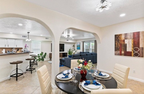 MacGregor Casa | Get Together & Stay-Play-Relax! Peaceful Oasis w/ TVs, Games, & BBQ -LUCKY House