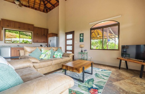Cascada Azul Casa | Getaway Charming 2-bedroom house secluded with Ocean Breeze