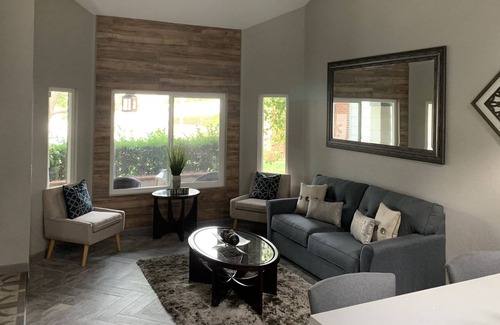 Corona Casa | Getaway Home! Near to Temecula nearest freeways 15 & 91 Really