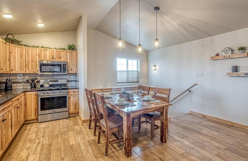 Fruita Casa | Getaway Loft - Warm, Comfy & Certified Dander Free