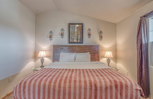 Fruita Casa | Getaway Loft - Warm, Comfy & Certified Dander Free