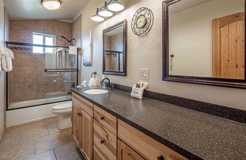 Fruita Casa | Getaway Loft - Warm, Comfy & Certified Dander Free